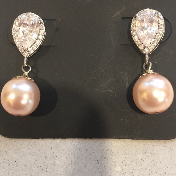 Cubic zirconia earrings with pink pearl - Picture 1 of 1